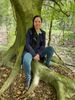 Anja am Baum