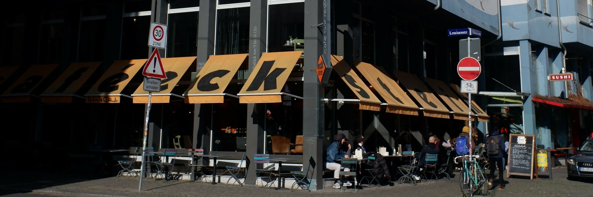 Straßen-Cafe in Dresden / Neustadt  (Luisenstraße Ecke Alaunstraße)