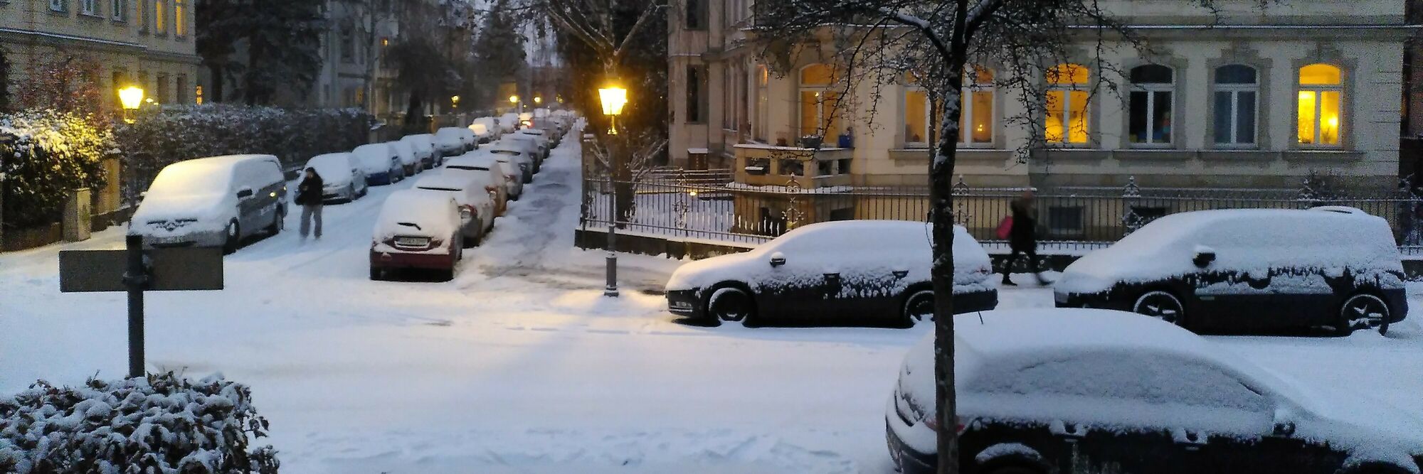 Der erste Schnee (2022) in Dresden. Leider war der weiße Zauber kurz vor Weihnachten wieder vorbei.