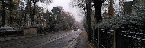 Novemberwetter: Temperaturen um den Gefrierpunkt und der Regen geht in Schnee über Dresden (bei der Haltestelle Lene-Glatzer-Straße), 18. November 2022